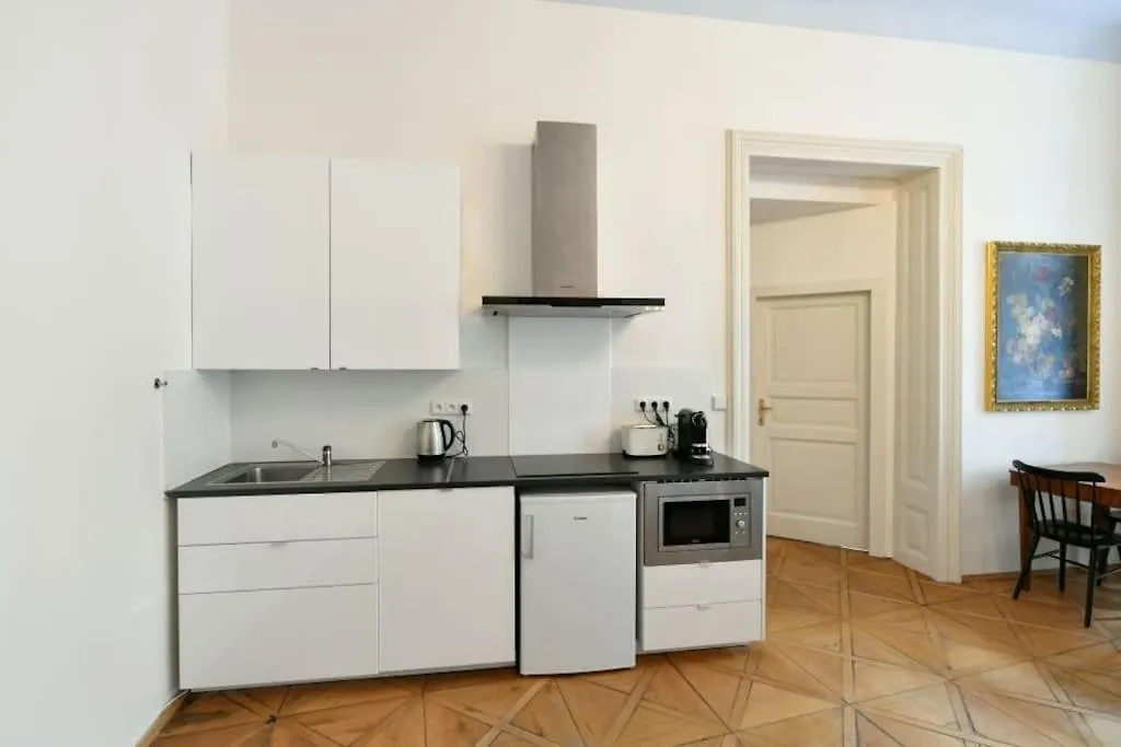 4 Sigle Beds Or 2 Double Beds Luxury Apartment Prague